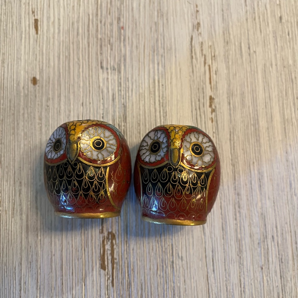 Beautiful vintage enamel owl salt and pepper shakers.